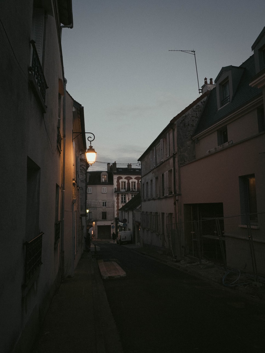 A town in France, reminiscent of the architecture in Draconizations.